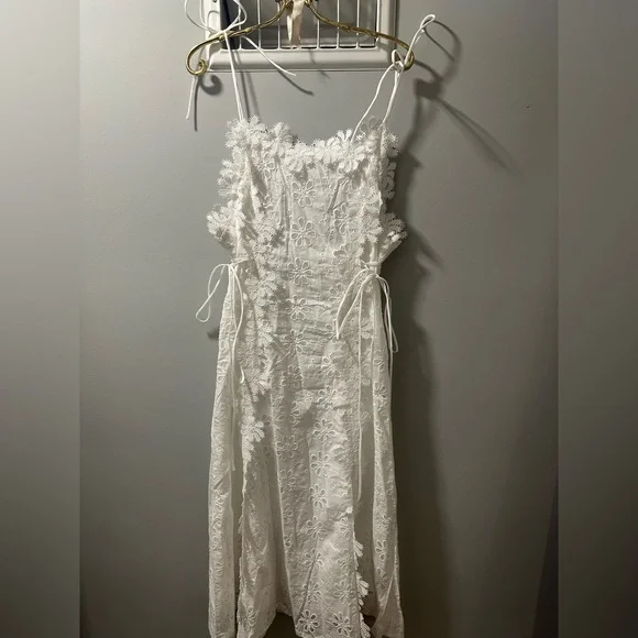 Elegant Cream Floral Maxi Dress - Picture 6 of 11